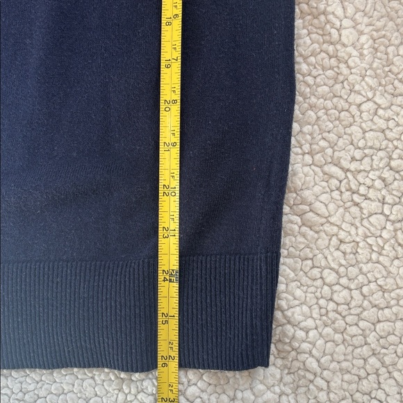 Banana Republic Ladies Navy and Silver Sweater - Picture 12 of 12